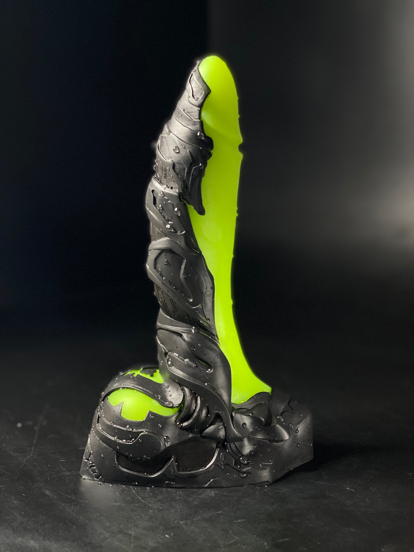 MERCIO - L -  Medium (00-50) Dark grey armour, yellow/green GITD handpaint