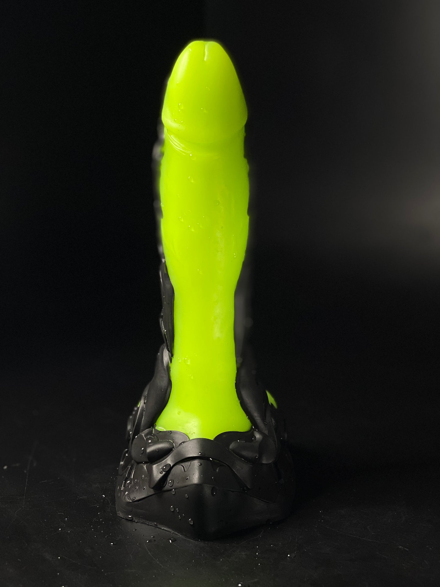 MERCIO - L -  Medium (00-50) Dark grey armour, yellow/green GITD handpaint